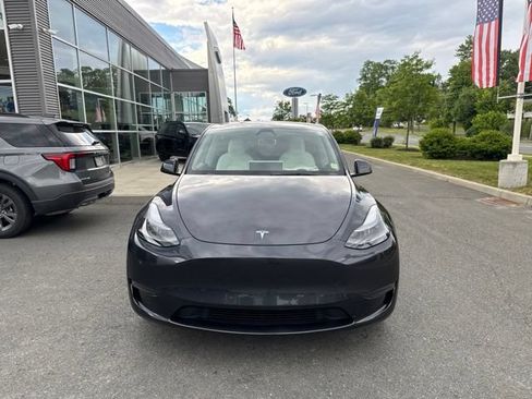 Used 2024 Tesla Model Y 2WD image 3