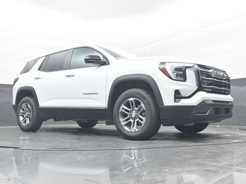 Used 2026 GMC Terrain Elevation FWD image 23