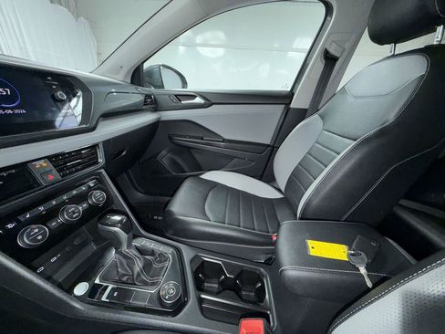 Used 2023 Volkswagen Taos SEL AWD/4WD image 6
