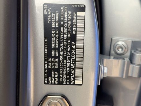 Certified 2026 Porsche Macan AWD/4WD image 22