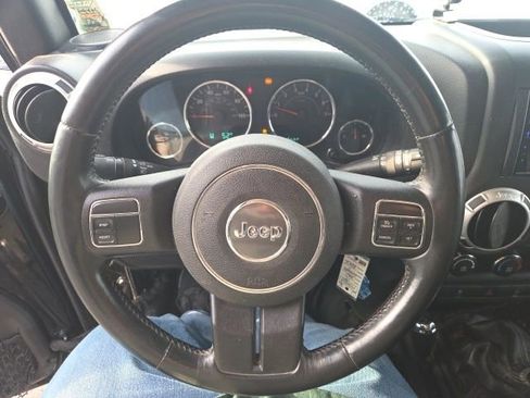 Used 2015 Jeep Wrangler Unlimited Rubicon image 33