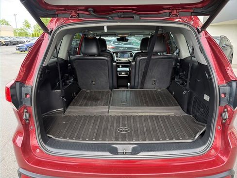 Used 2019 Toyota Highlander SE AWD/4WD image 16