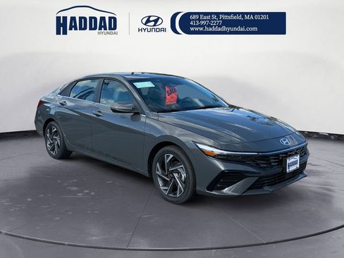 New 2025 Hyundai Elantra Limited w/ Cargo Package image 8