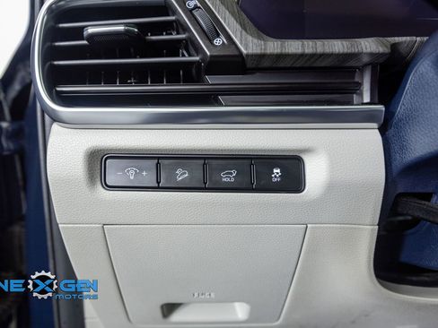 Used 2025 Kia Telluride SX w/ SX Captain's Chair Package AWD/4WD image 13