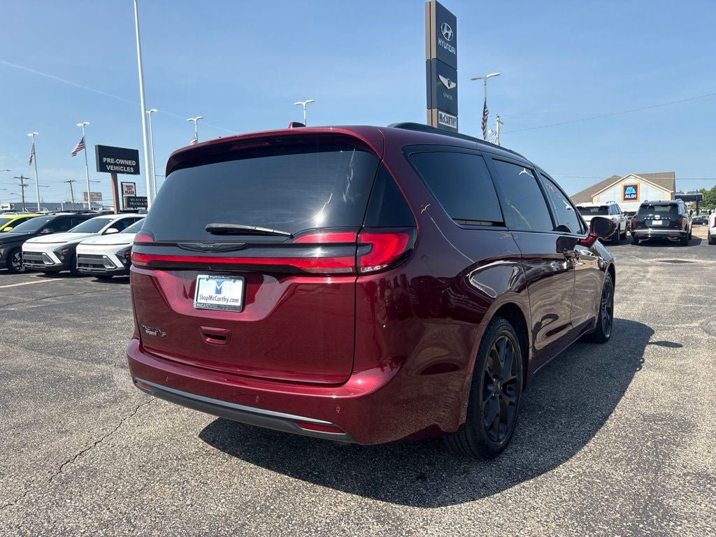 Used 2021 Chrysler Pacifica Touring w/ S Appearance Package FWD image 10