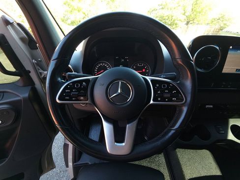 Used 2023 Mercedes-Benz Sprinter 2500 image 11