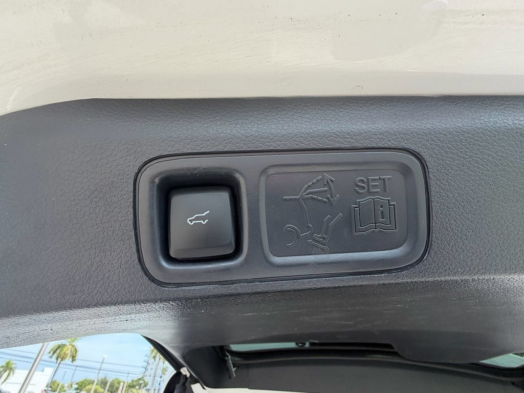 Used 2023 Ford Expedition Max Limited AWD/4WD image 16