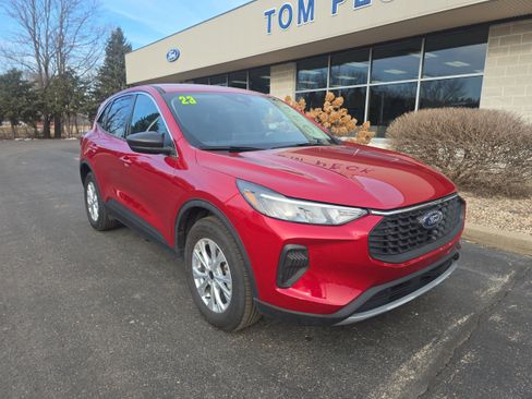 Used 2023 Ford Escape Active w/ Tech Pack #1 AWD/4WD image 1
