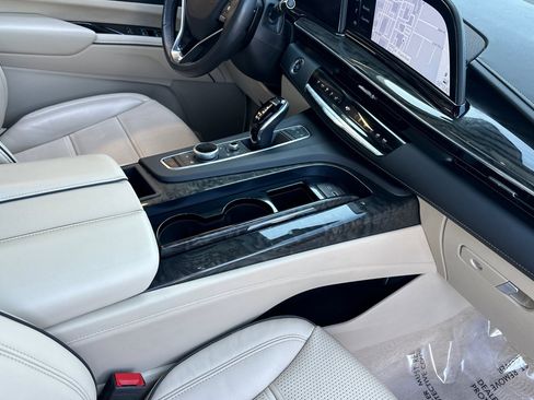 Certified 2024 Cadillac Escalade Premium Luxury image 18