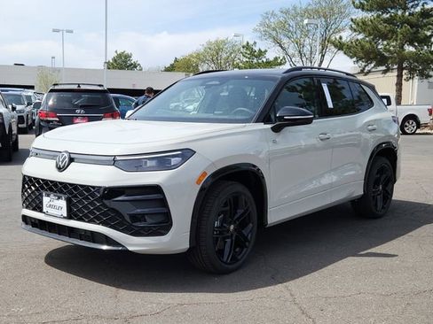 New 2026 Volkswagen Tiguan SE R-Line image 4