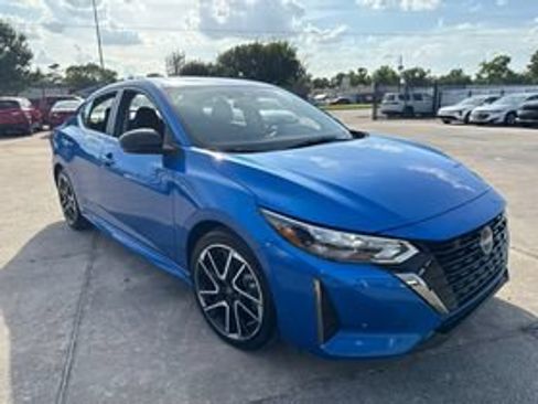 Used 2025 Nissan Sentra SR FWD image 7