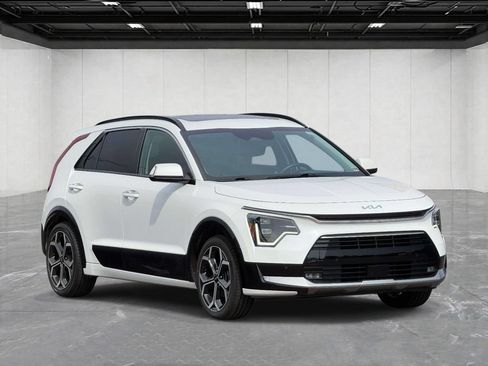 Used 2023 Kia Niro SX Touring FWD image 3