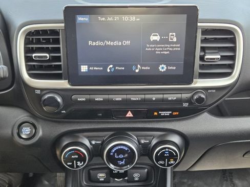 Used 2024 Hyundai Venue SEL FWD image 16