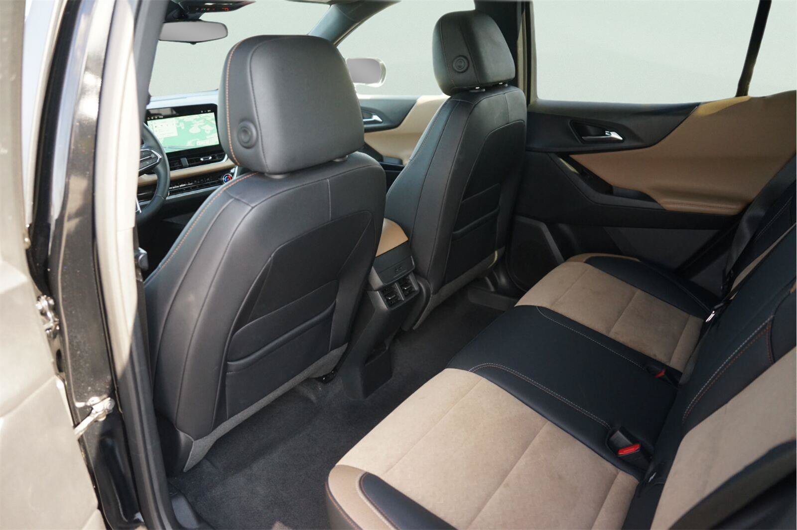 Used 2025 Chevrolet Equinox ACTIV FWD image 11