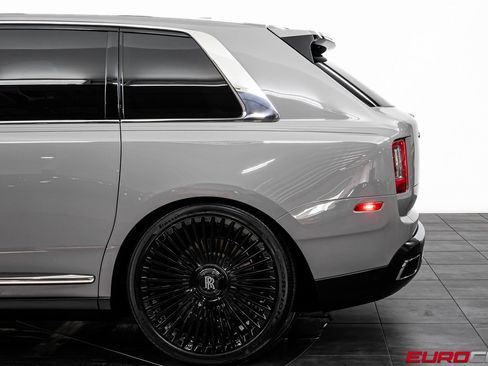 Used 2021 Rolls-Royce Cullinan image 16
