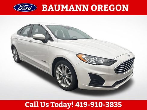 Used 2019 Ford Fusion SE FWD image 1