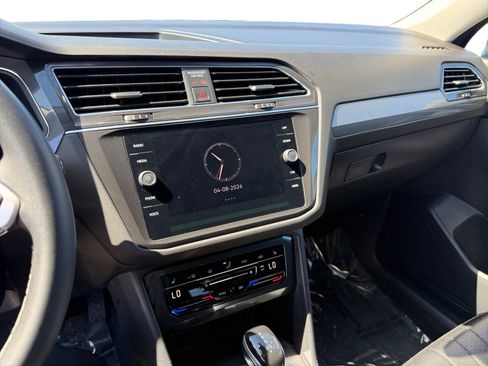 Used 2022 Volkswagen Tiguan SE image 12