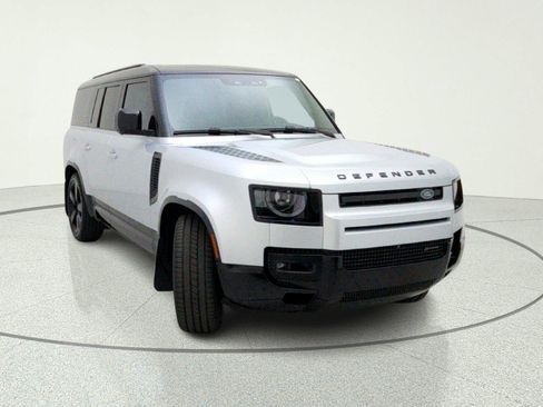 Used 2023 Land Rover Defender 130 X-Dynamic SE AWD/4WD image 4