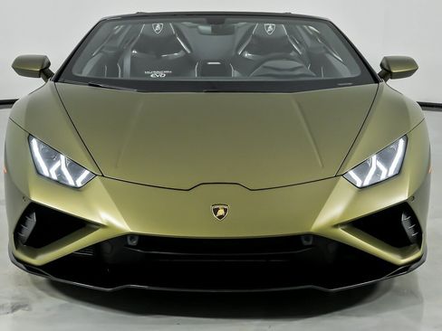 Used 2022 Lamborghini Huracan EVO RWD image 4