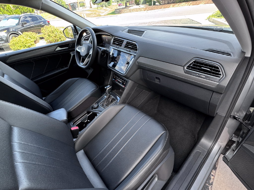 Used 2024 Volkswagen Tiguan SE AWD/4WD image 37