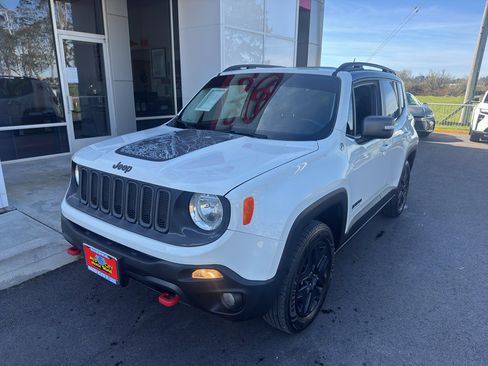 Used 2017 Jeep Renegade Trailhawk image 2