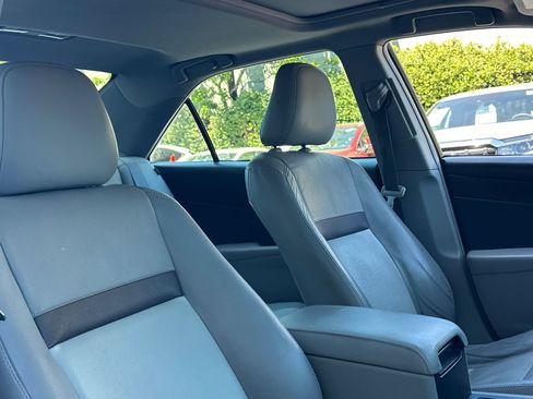 Used 2013 Toyota Camry XLE w/ Leather Pkg FWD image 32