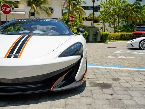 Used 2019 McLaren 600LT RWD image 8