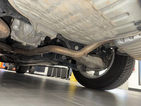 Used 2020 Jaguar F-PACE Premium image 24