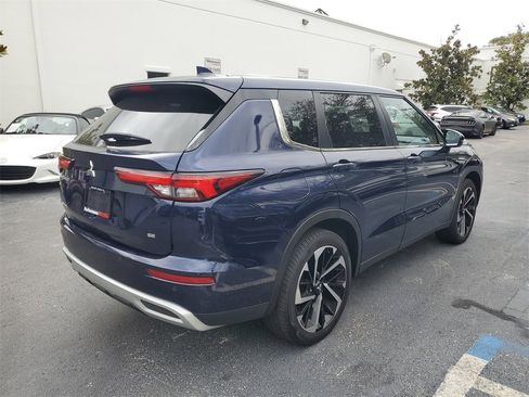 Used 2023 Mitsubishi Outlander SE image 5