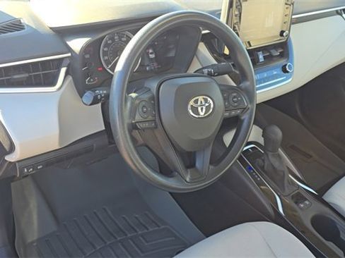 Used 2022 Toyota Corolla LE image 12