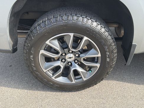 Used 2025 Chevrolet Silverado 1500 RST AWD/4WD image 17