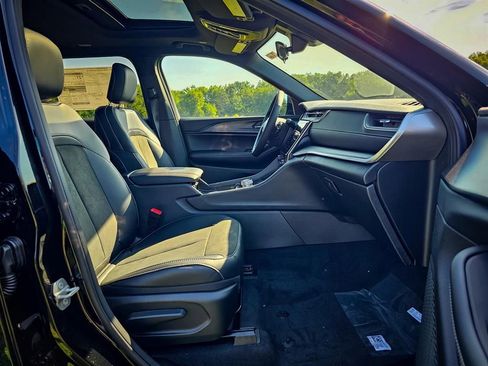 New 2025 Jeep Grand Cherokee L Altitude image 45