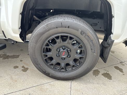 Used 2024 Toyota Tacoma TRD Sport w/ TRD Sport Premium Package AWD/4WD image 34