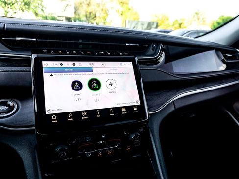 Used 2022 Jeep Grand Cherokee Limited w/ Trailer Tow Prep Group (B) image 23