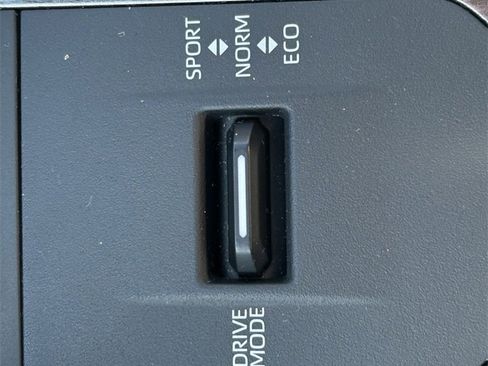 Used 2023 Toyota Highlander Platinum image 32