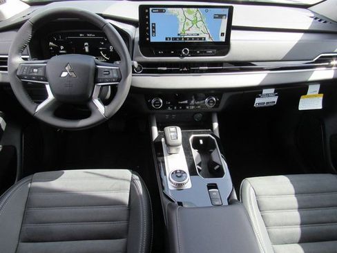 New 2025 Mitsubishi Outlander SE FWD image 10
