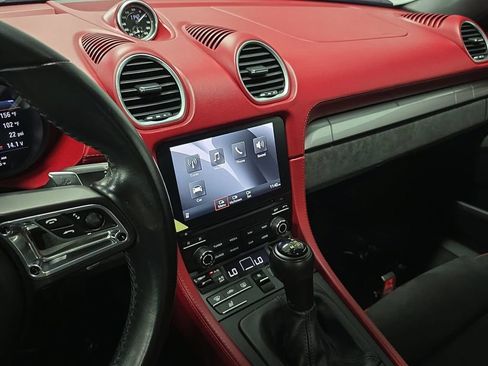 Certified 2022 Porsche 718 Boxster Spyder RWD image 15