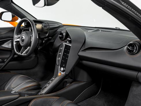 Used 2026 McLaren 750S RWD image 29