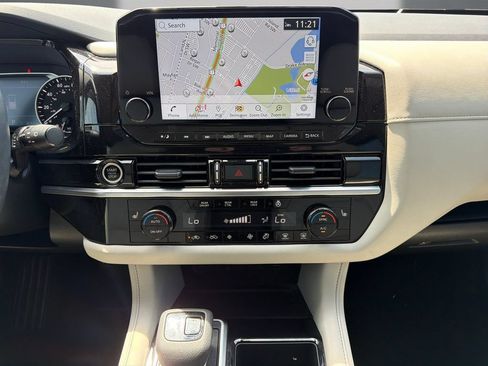 Used 2024 Nissan Pathfinder SL w/ SL Premium Package FWD image 19