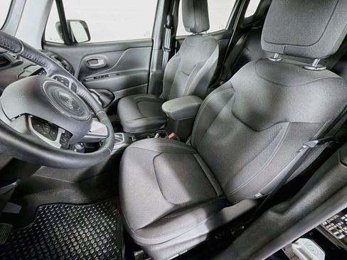 Used 2023 Jeep Renegade Latitude w/ Premium Group AWD/4WD image 2