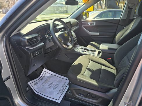 Used 2023 Ford Explorer XLT image 10