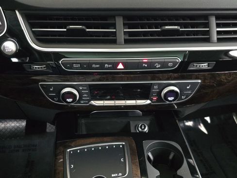 Used 2018 Audi Q7 3.0T Prestige w/ Prestige Package AWD/4WD image 25