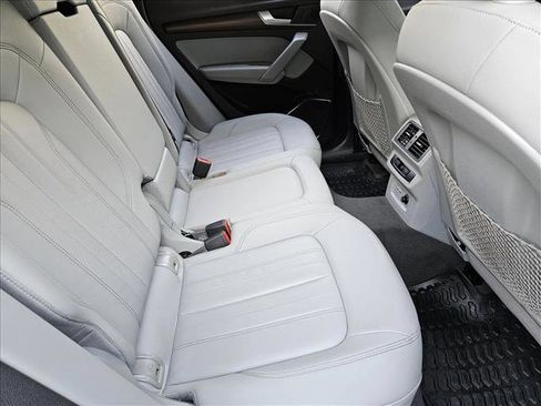 Used 2022 Audi Q5 2.0T Premium w/ Convenience Package image 19