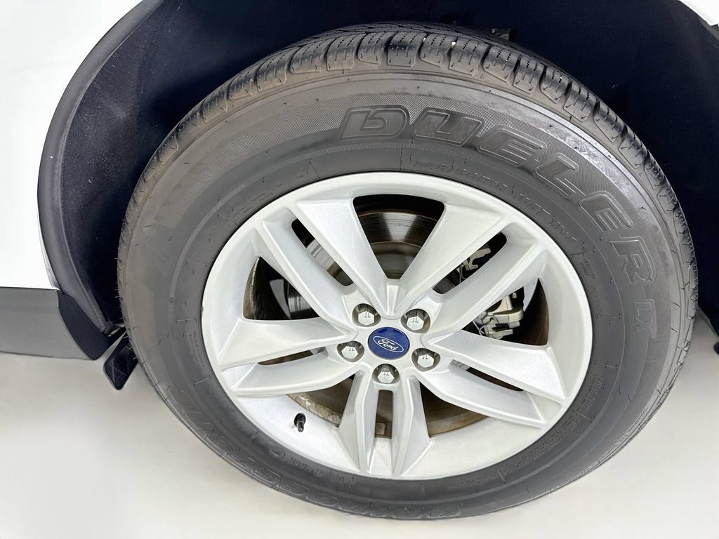 Used 2016 Ford Edge SEL FWD image 29