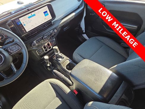 Used 2024 Jeep Gladiator Sport image 12