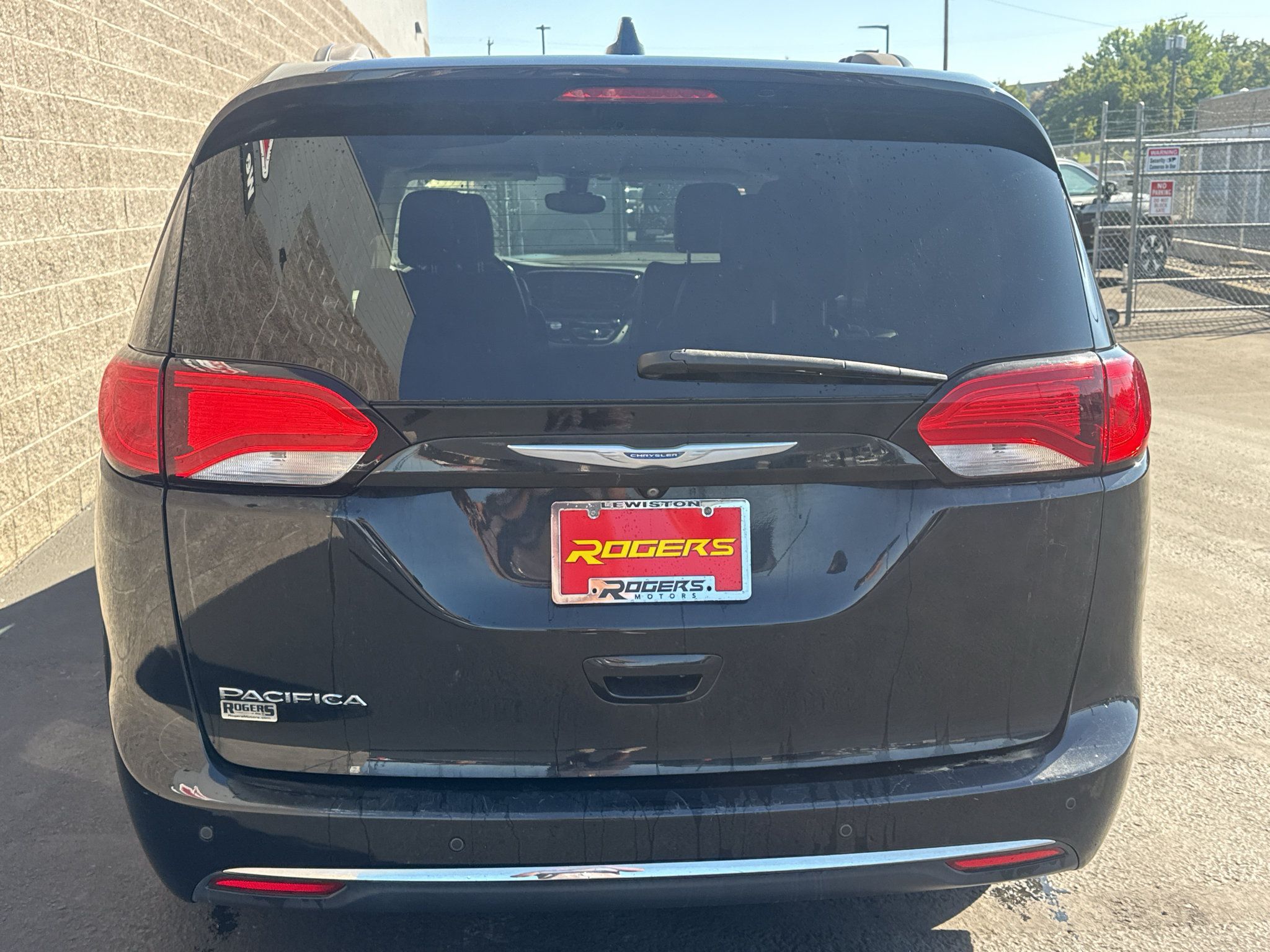 Used 2017 Chrysler Pacifica Touring-L FWD image 6