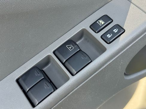 Used 2019 Nissan Frontier SV image 30