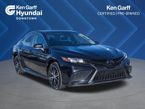 Used 2024 Toyota Camry SE image 1