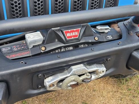 Used 2017 Jeep Wrangler Unlimited Rubicon w/ Connectivity Group AWD/4WD image 10