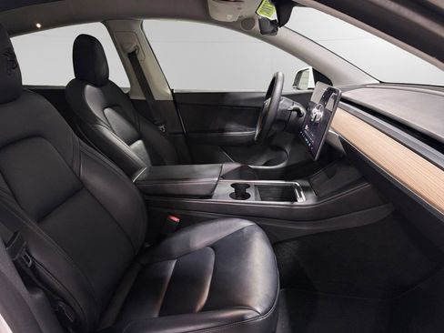 Used 2022 Tesla Model Y Long Range image 15